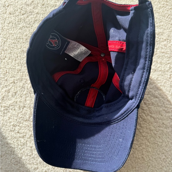 PARIS St Germain navy blue hat - Picture 6 of 8